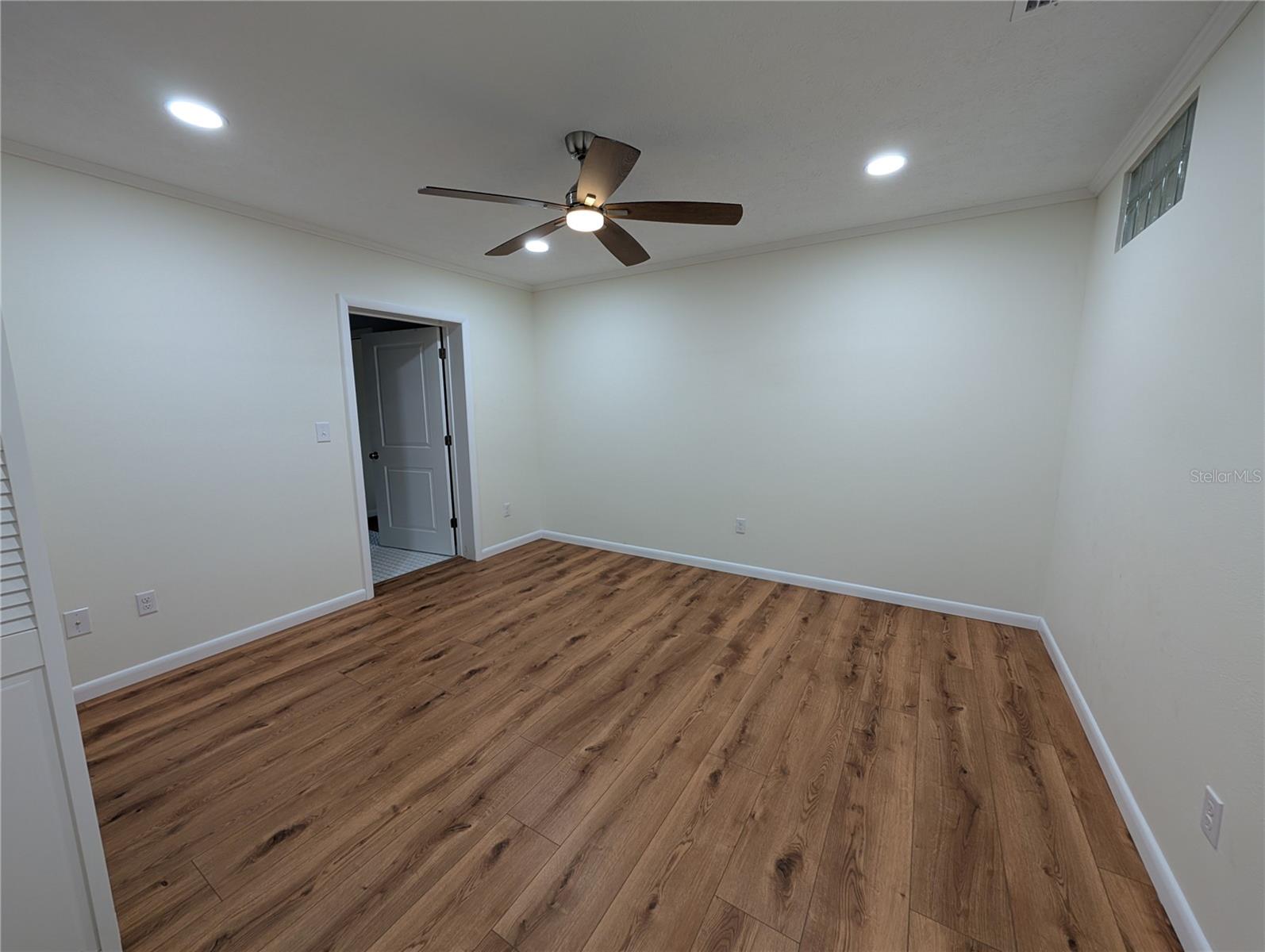 Image 18 of 32 For 8481 Great Oaks Drive