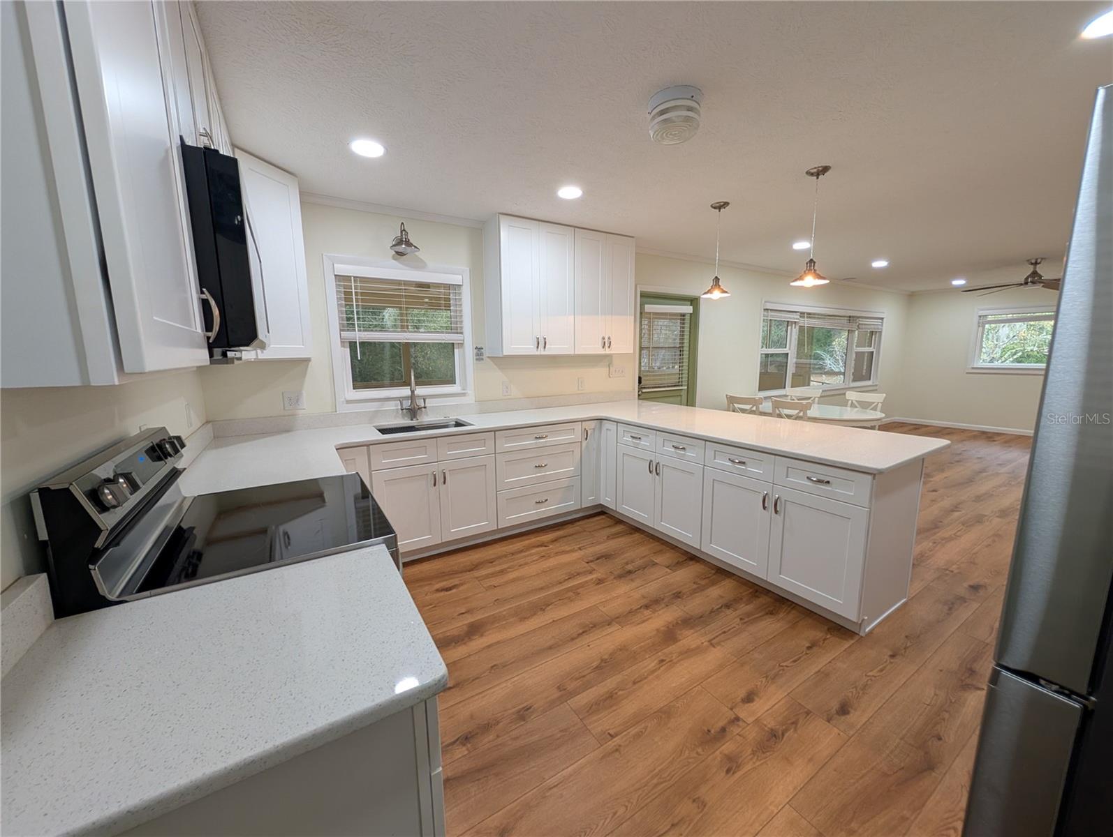 Image 4 of 32 For 8481 Great Oaks Drive