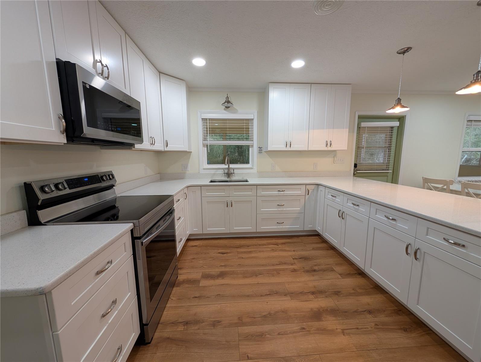 Image 5 of 32 For 8481 Great Oaks Drive