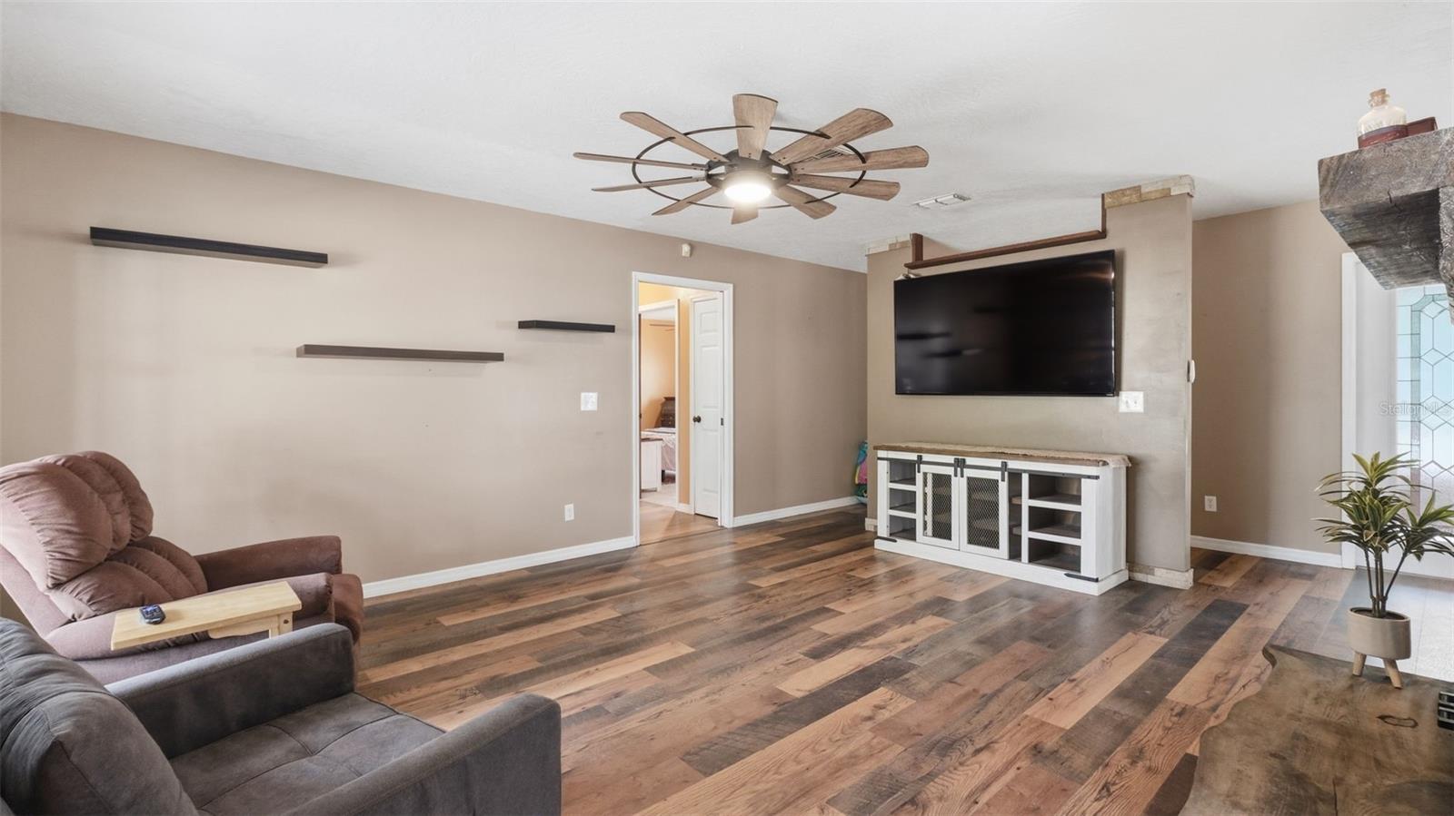 Image 23 of 84 For 12092 Hyacinth Point