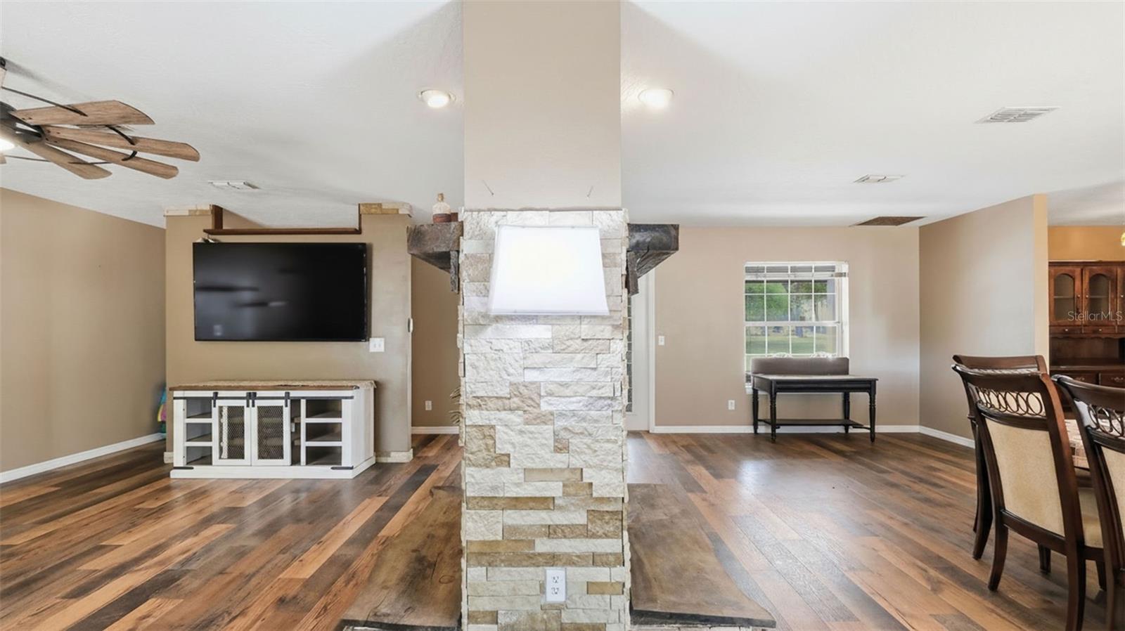 Image 29 of 84 For 12092 Hyacinth Point