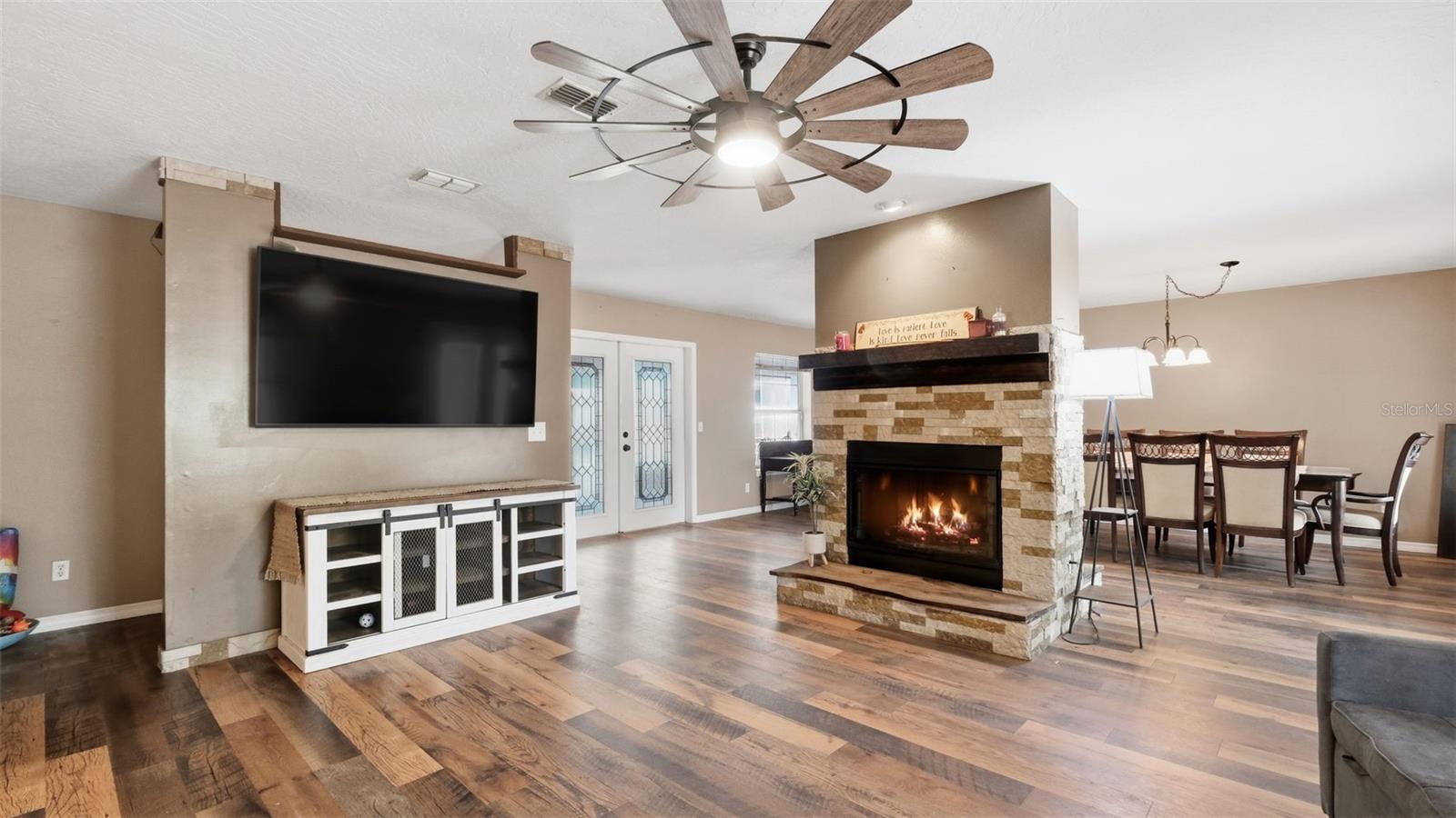 Image 3 of 84 For 12092 Hyacinth Point