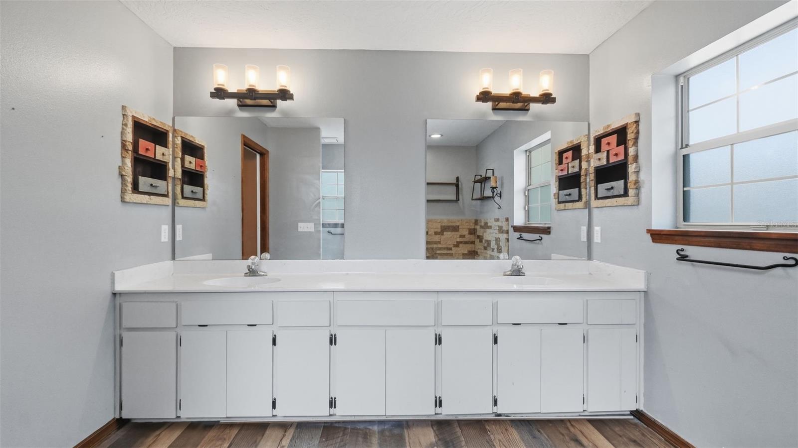 Image 37 of 84 For 12092 Hyacinth Point