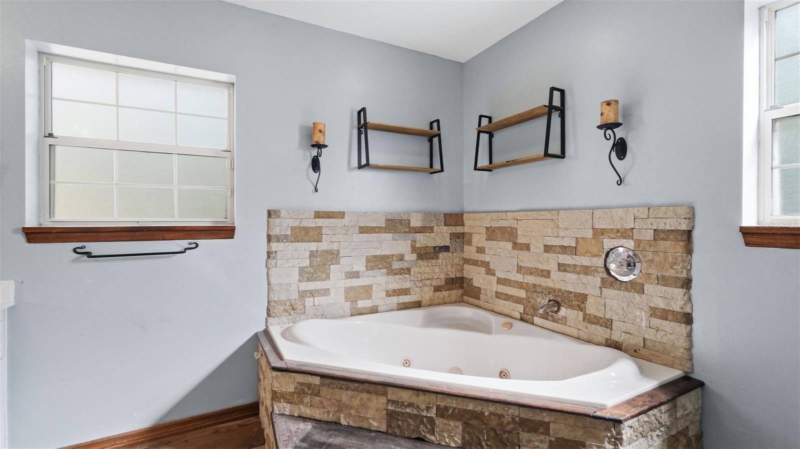 Image 38 of 84 For 12092 Hyacinth Point