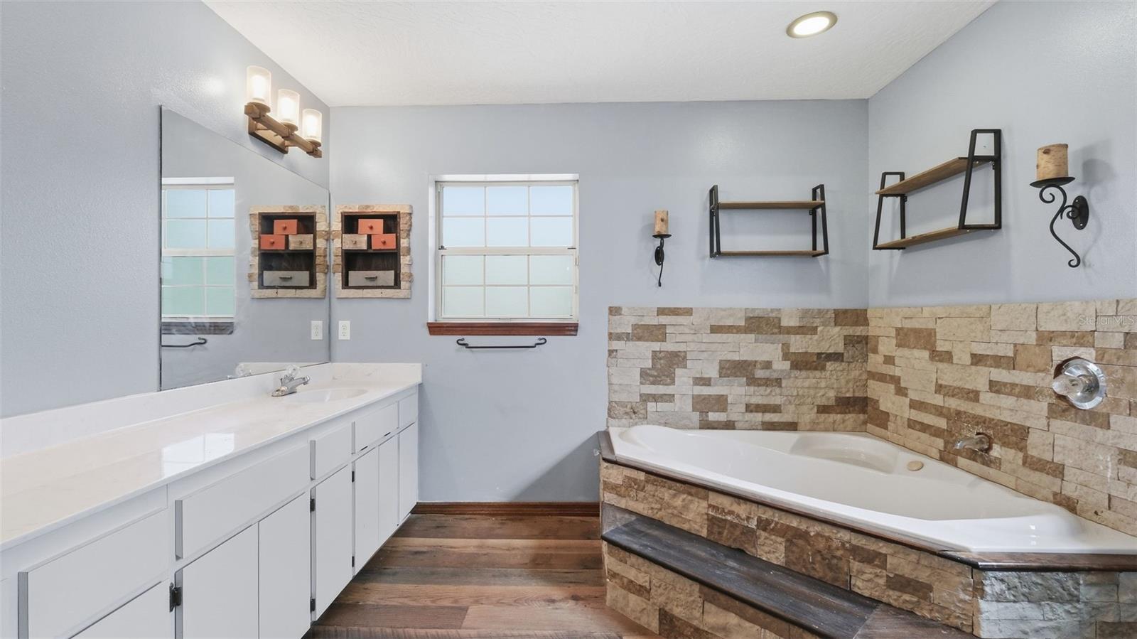 Image 9 of 84 For 12092 Hyacinth Point