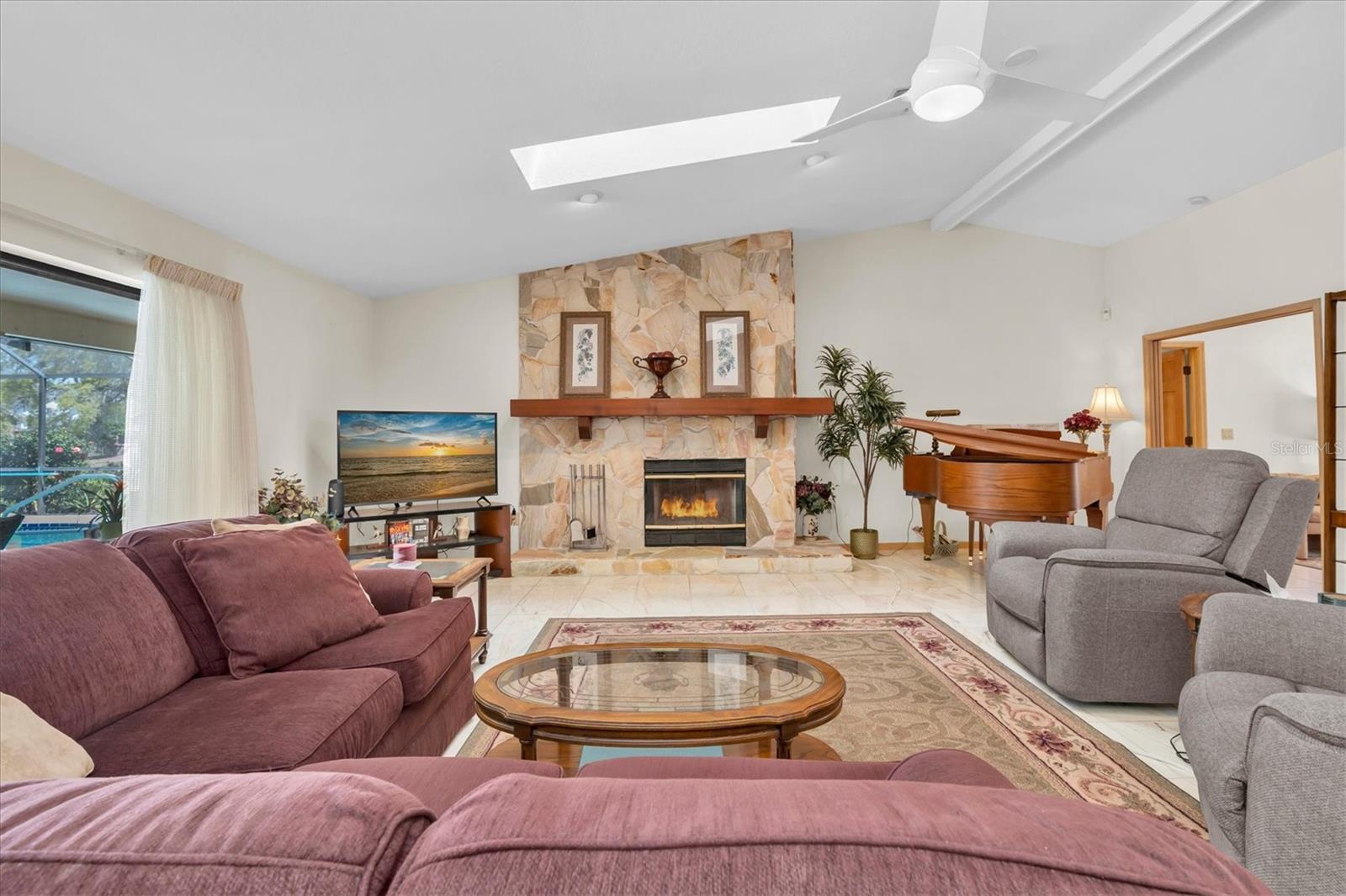 Listing photo id 8 for 8823 Crescent Forest Boulevard