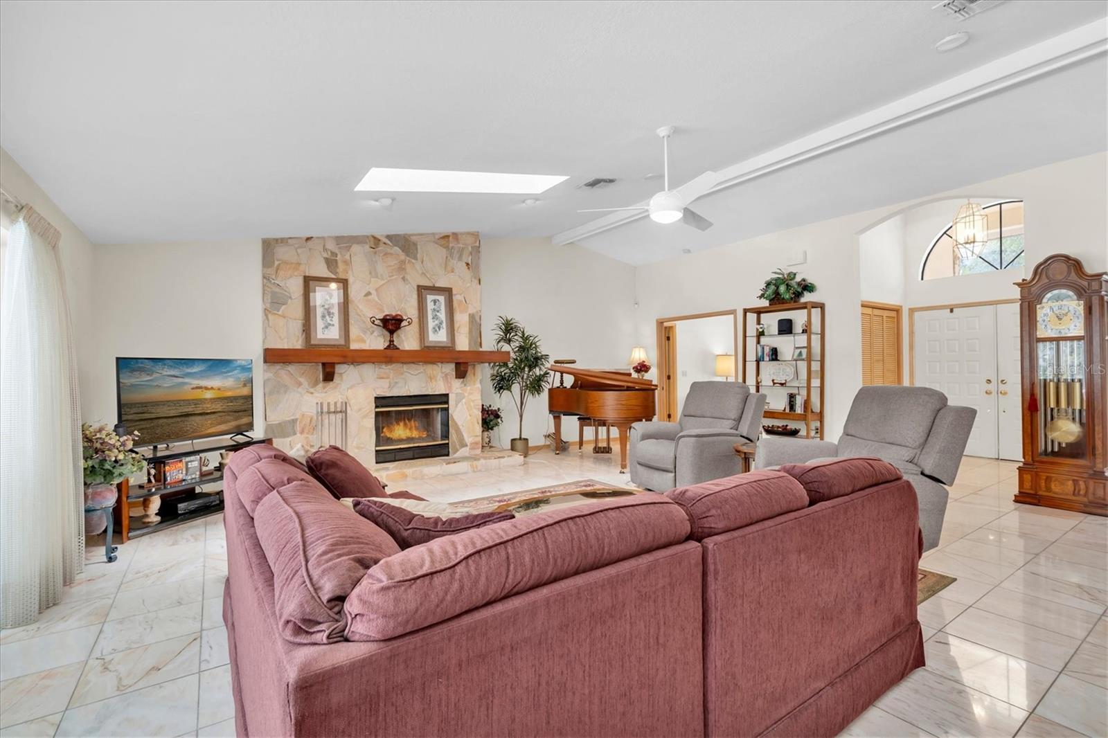 Listing photo id 9 for 8823 Crescent Forest Boulevard