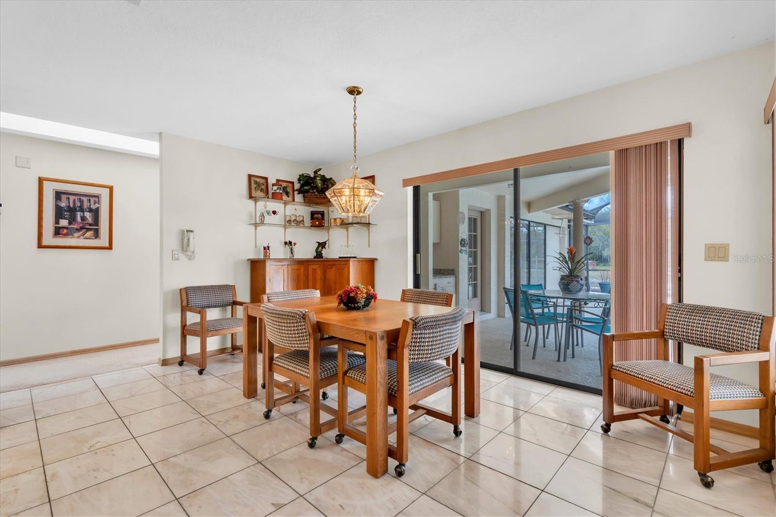 Listing photo id 11 for 8823 Crescent Forest Boulevard