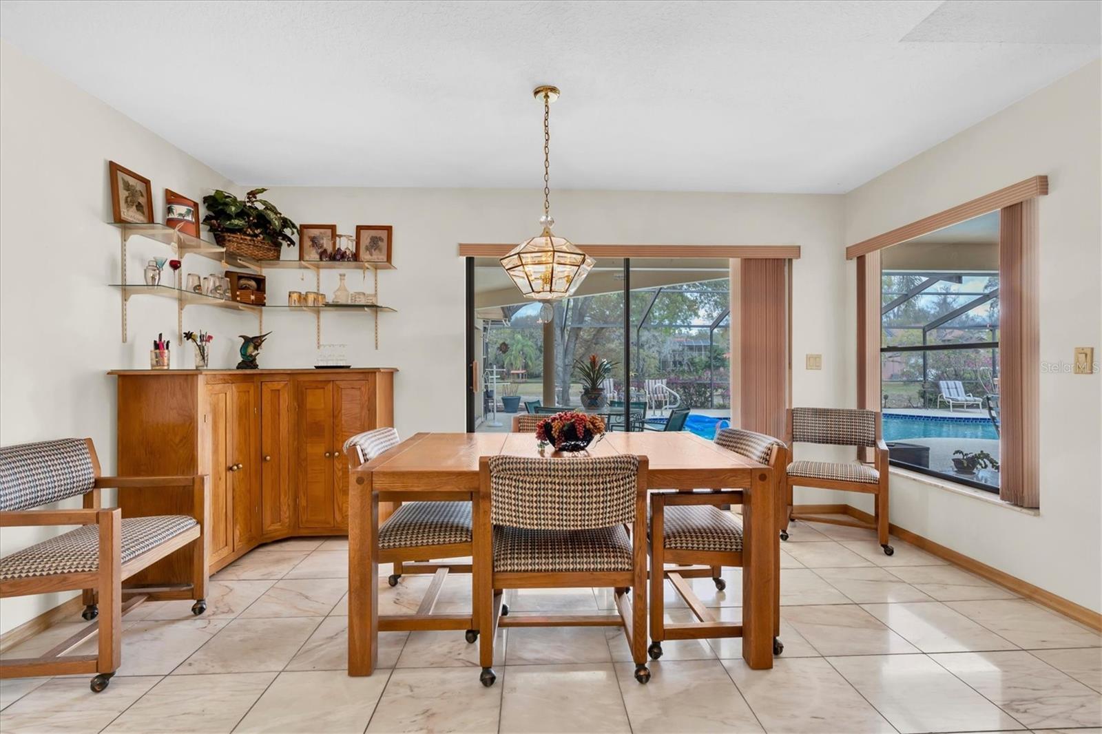 Listing photo id 12 for 8823 Crescent Forest Boulevard