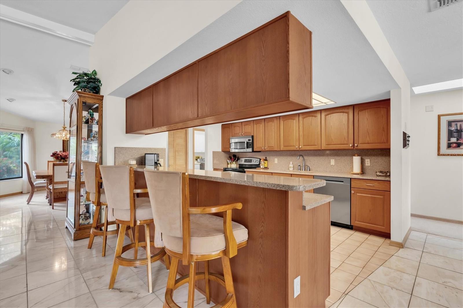 Listing photo id 13 for 8823 Crescent Forest Boulevard