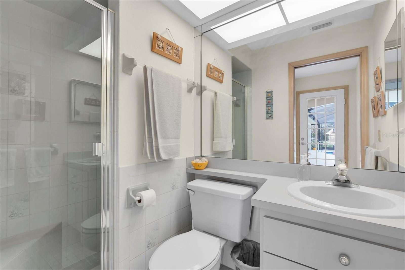 Listing photo id 26 for 8823 Crescent Forest Boulevard