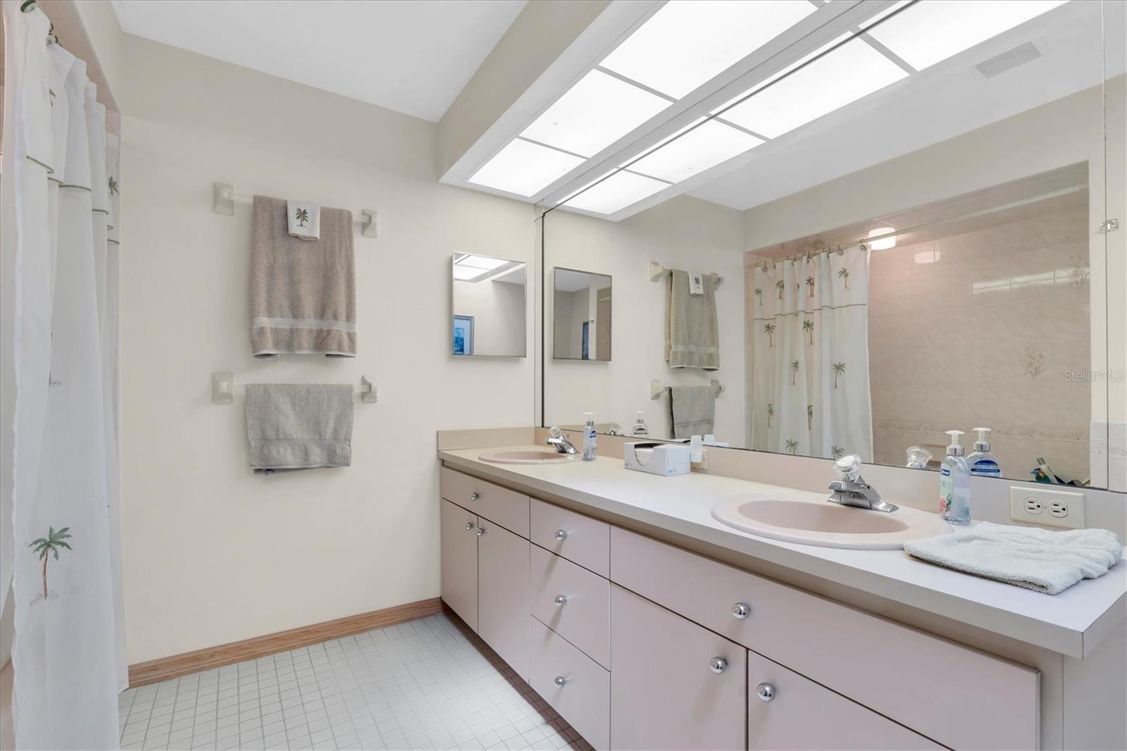 Listing photo id 28 for 8823 Crescent Forest Boulevard