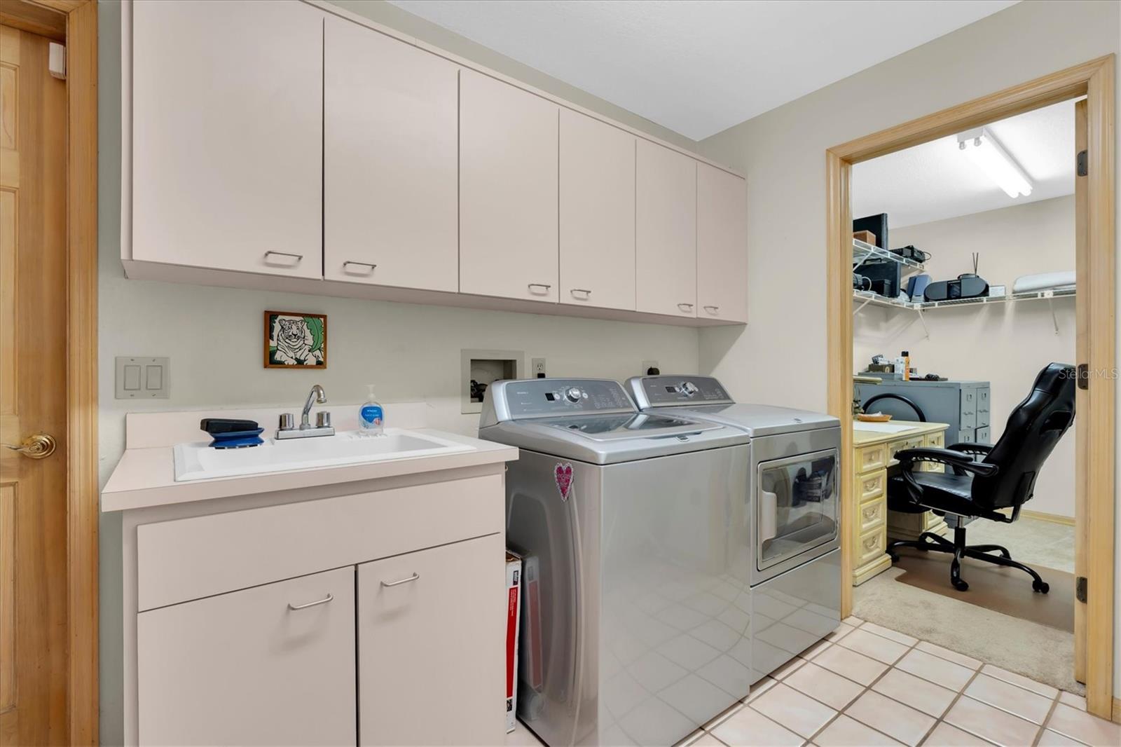 Listing photo id 35 for 8823 Crescent Forest Boulevard