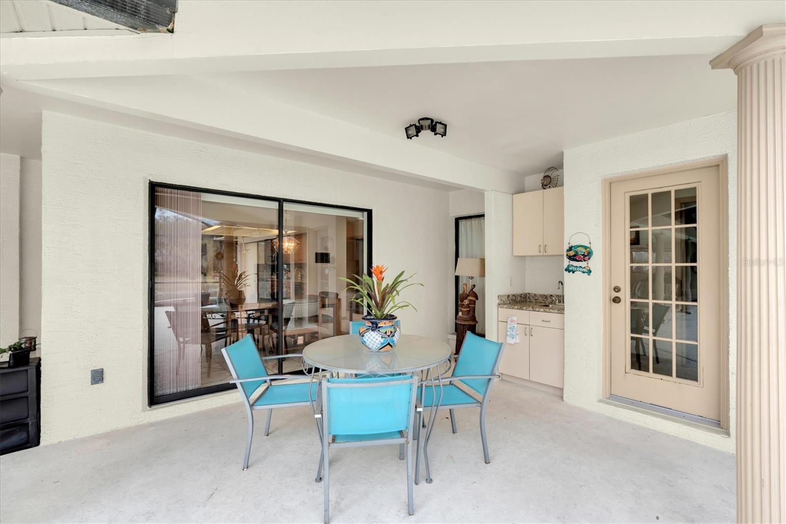 Listing photo id 37 for 8823 Crescent Forest Boulevard