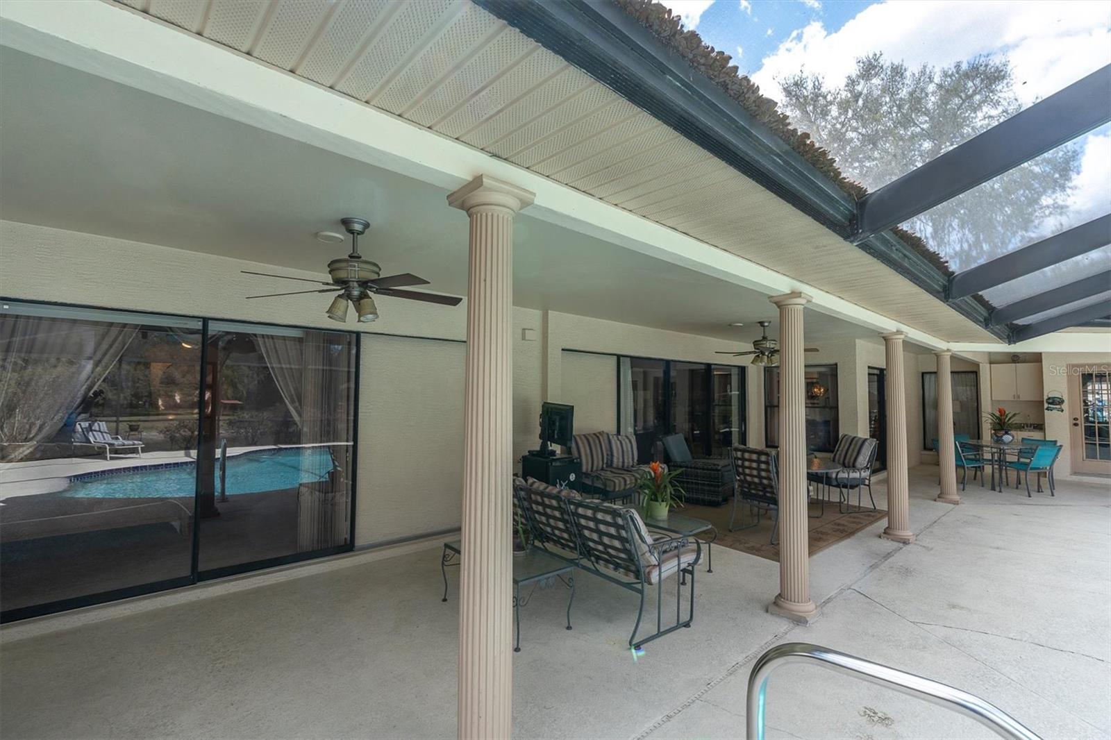 Listing photo id 38 for 8823 Crescent Forest Boulevard