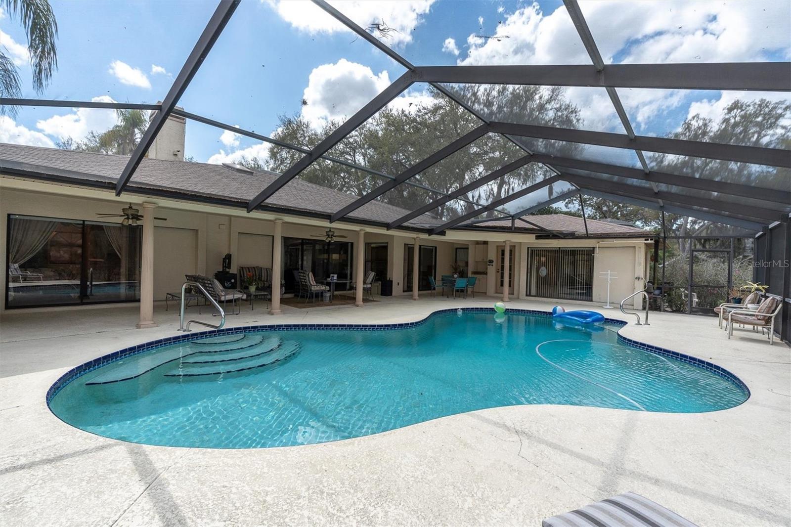 Listing photo id 40 for 8823 Crescent Forest Boulevard