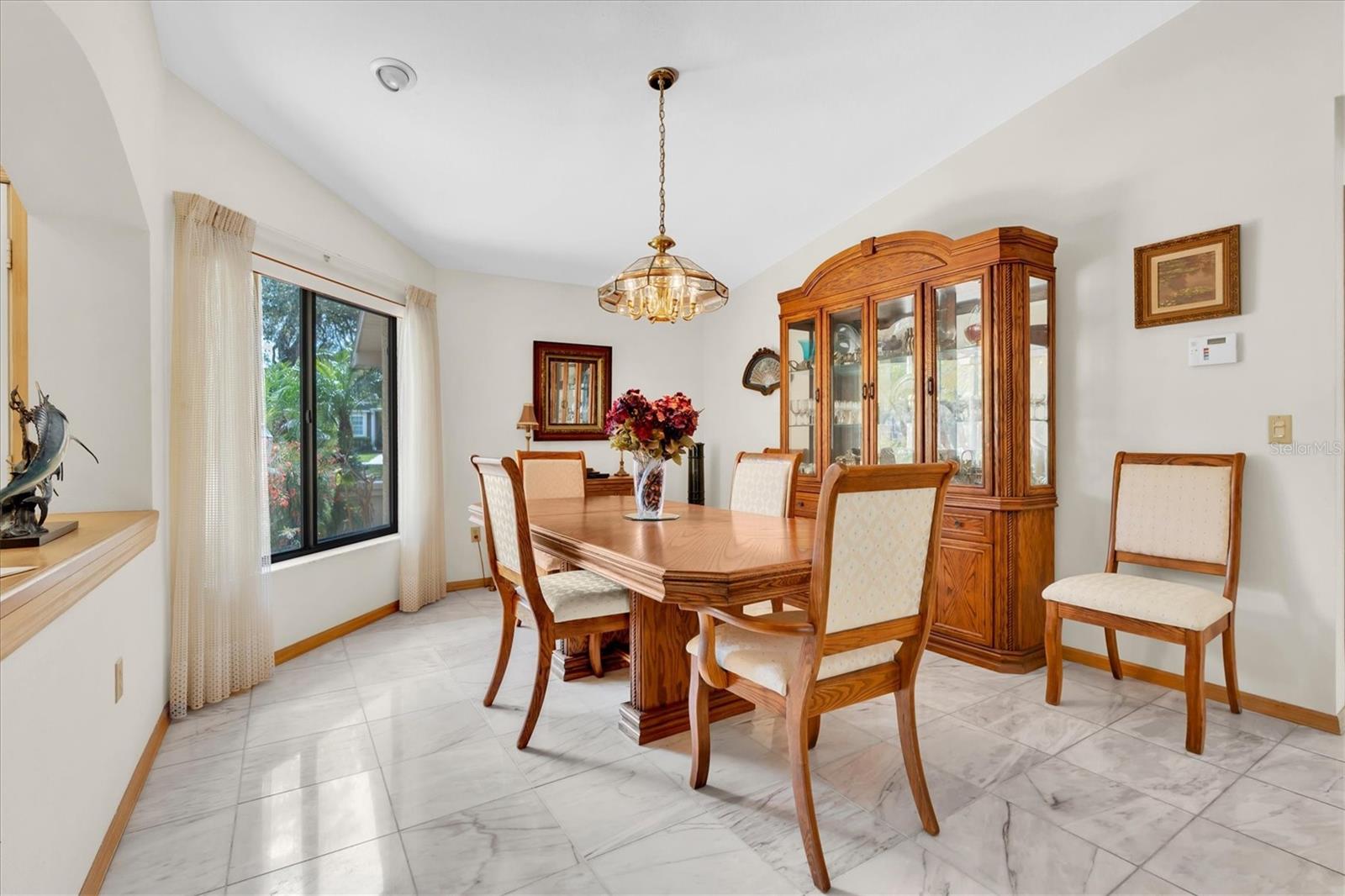 Listing photo id 5 for 8823 Crescent Forest Boulevard