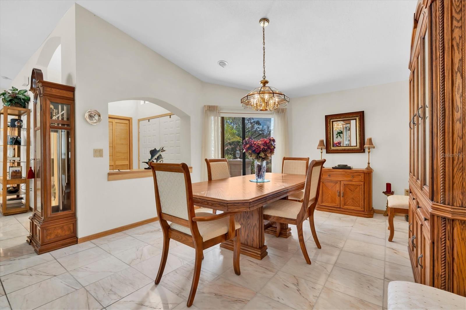 Listing photo id 6 for 8823 Crescent Forest Boulevard