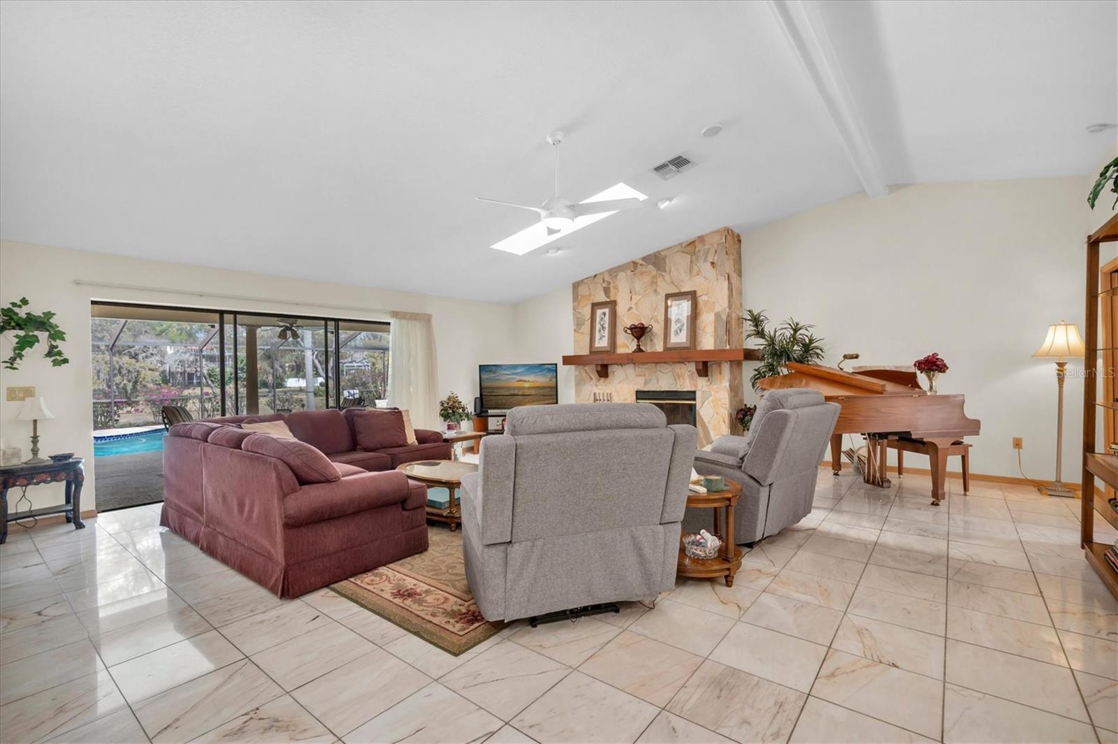 Listing photo id 7 for 8823 Crescent Forest Boulevard