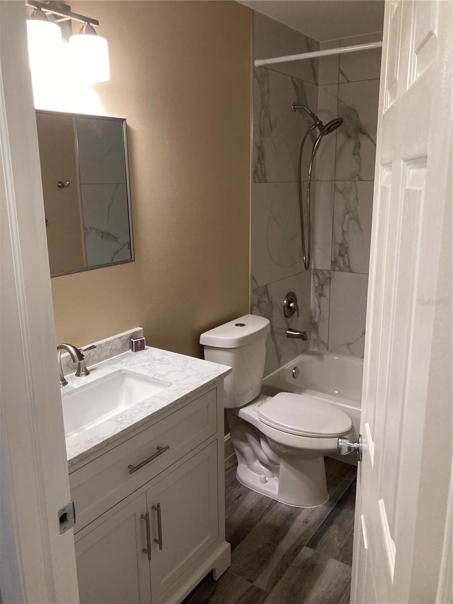 Image 13 of 22 For 3588 Meriden Avenue B