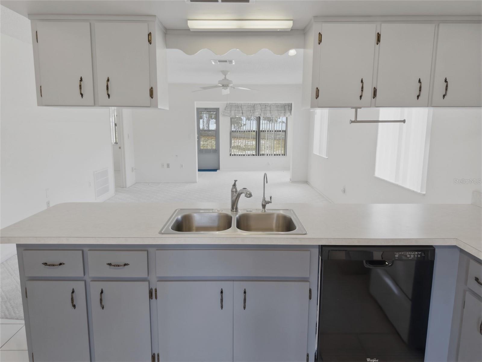 Image 9 of 41 For 7535 Greystone Drive