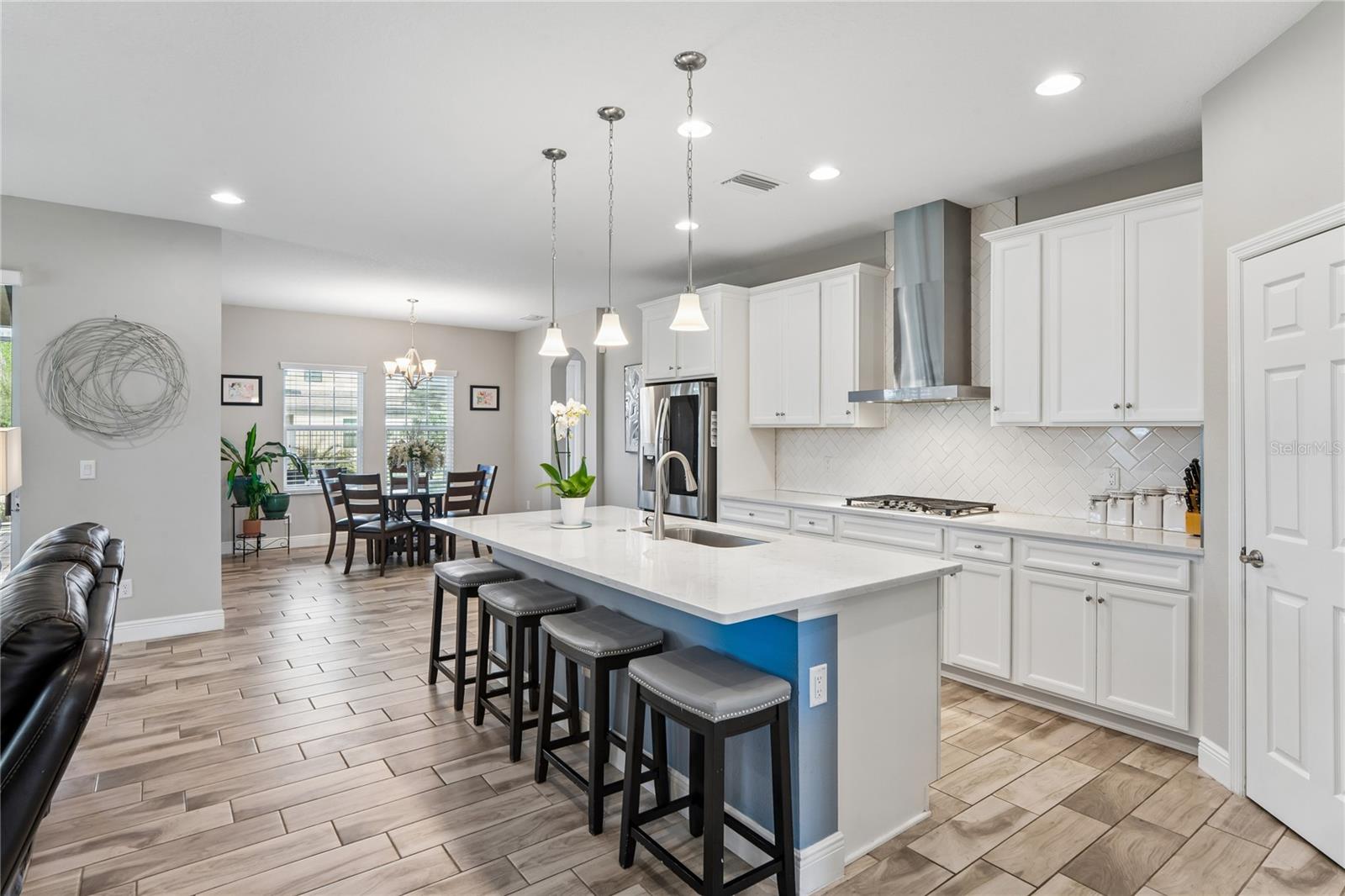 Image 16 of 74 For 4124 Cadence Loop