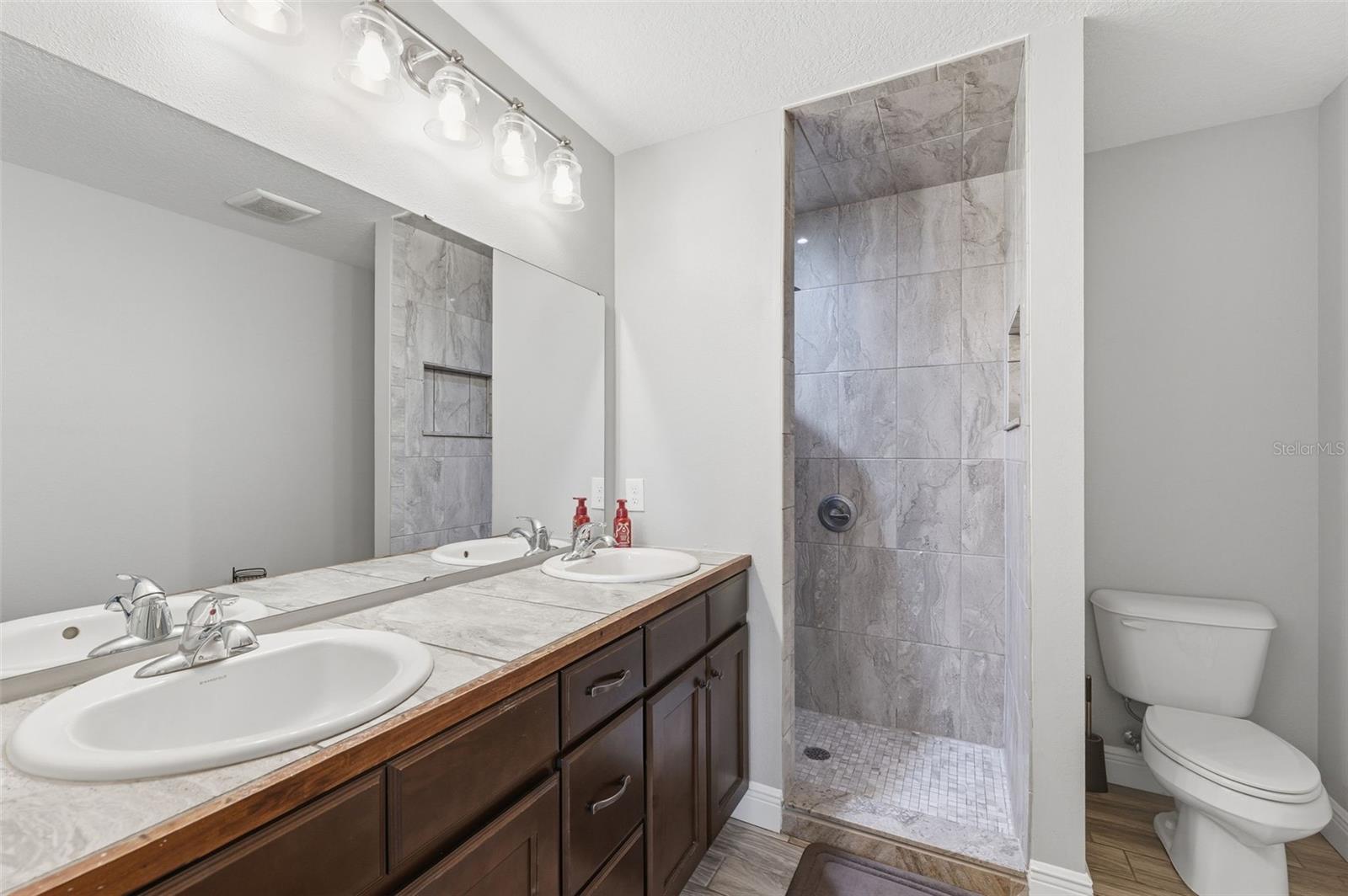 Image 10 of 44 For 3902 Featheredge Court