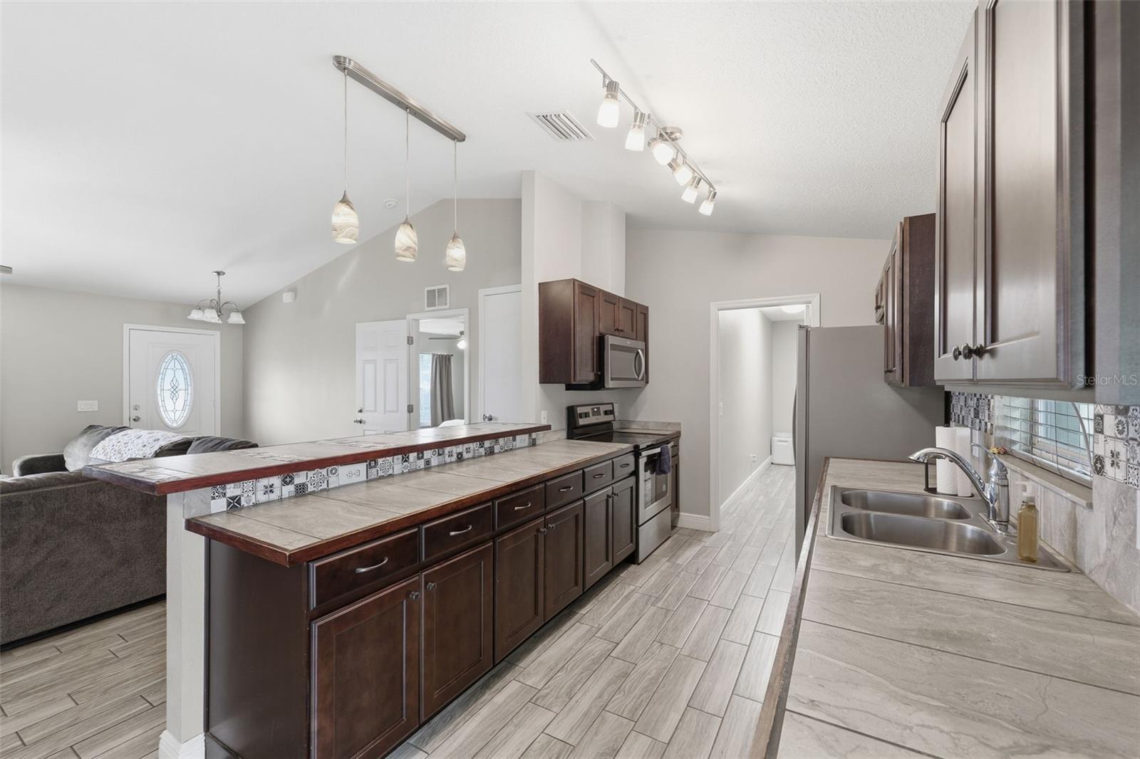 Image 39 of 44 For 3902 Featheredge Court