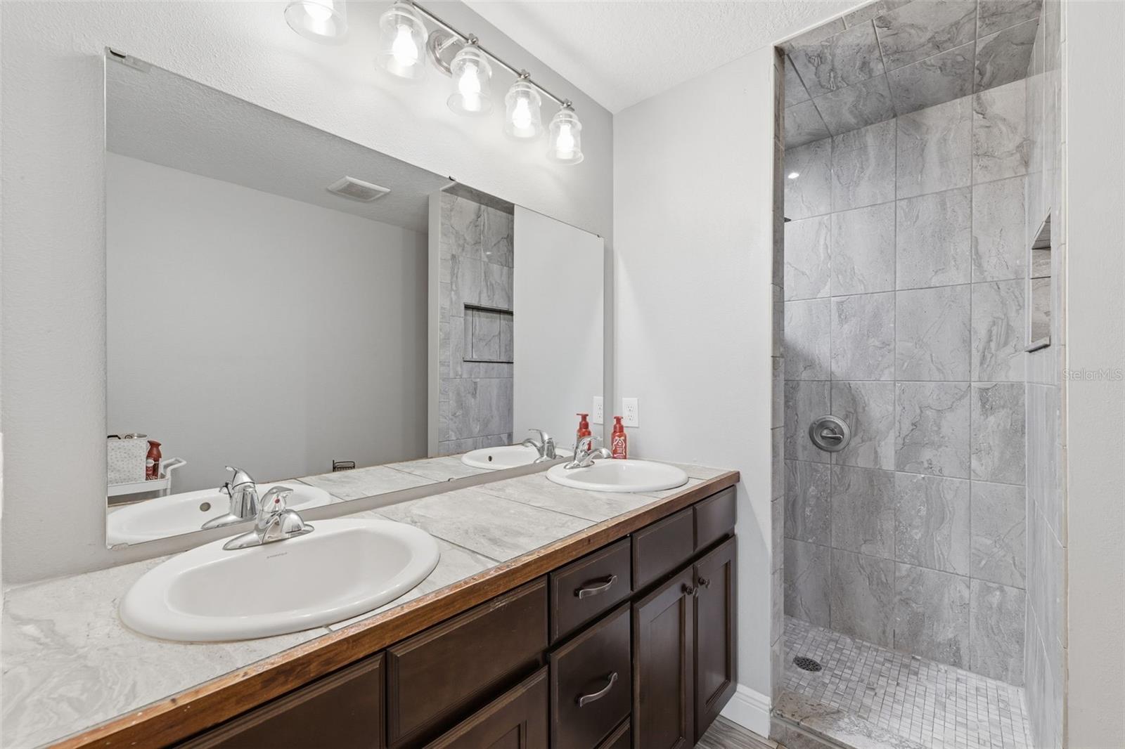 Image 42 of 44 For 3902 Featheredge Court