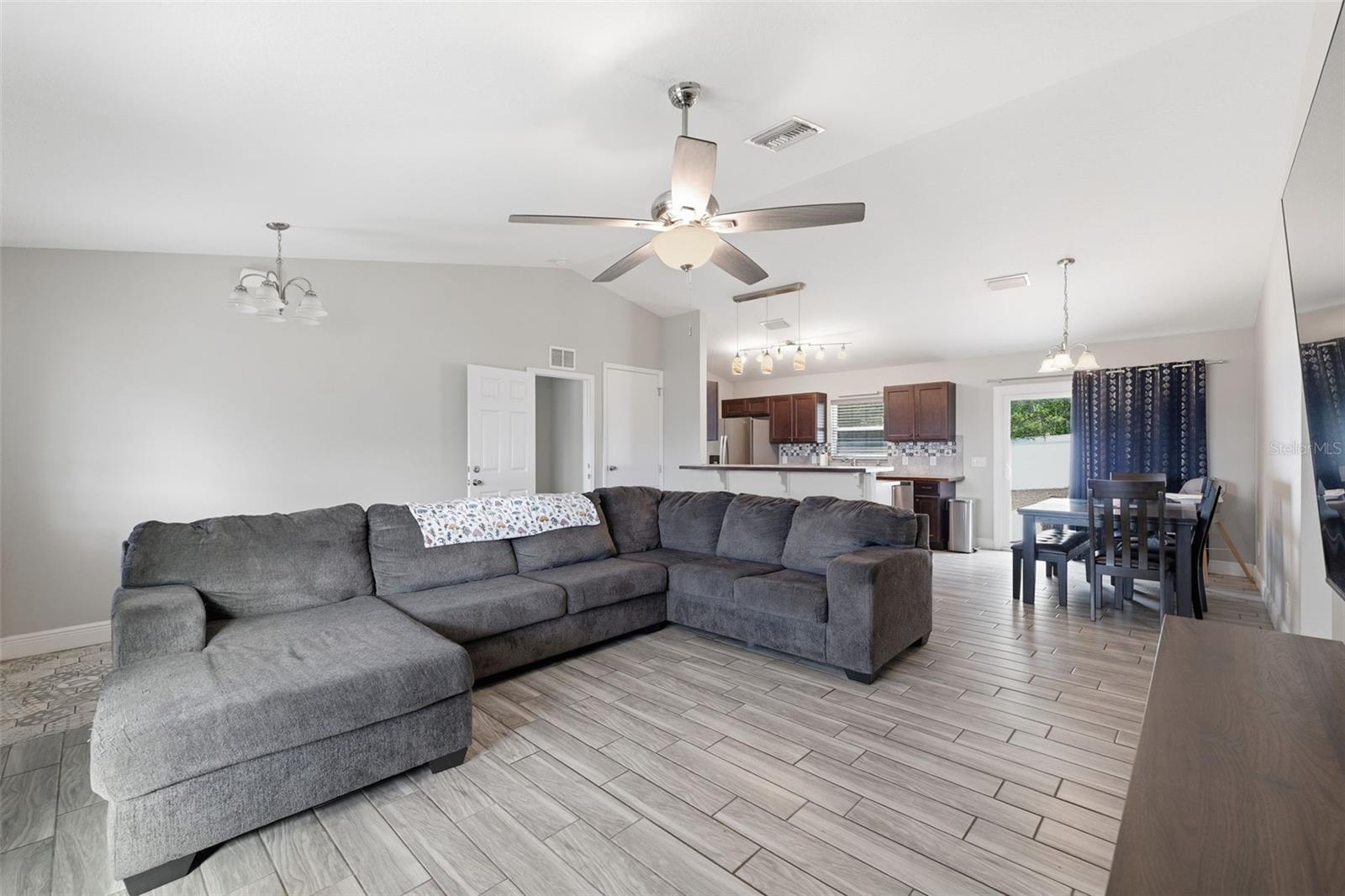 Image 5 of 44 For 3902 Featheredge Court