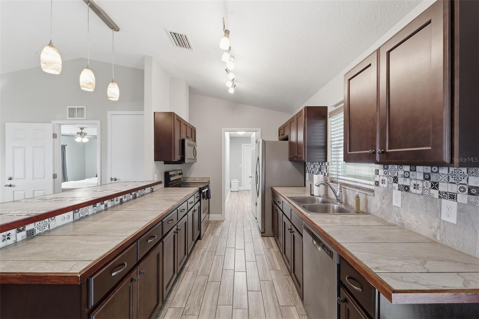 Image 7 of 44 For 3902 Featheredge Court