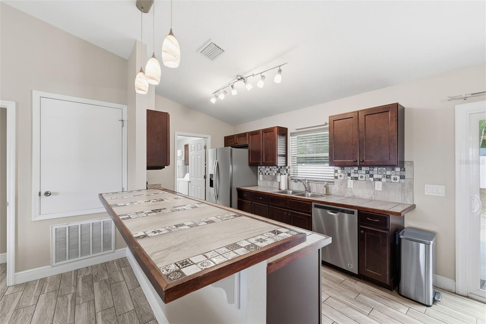 Image 8 of 44 For 3902 Featheredge Court