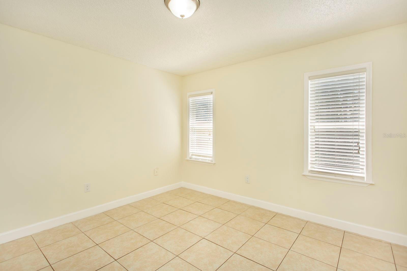 Listing photo id 13 for 7328 Carmel Avenue