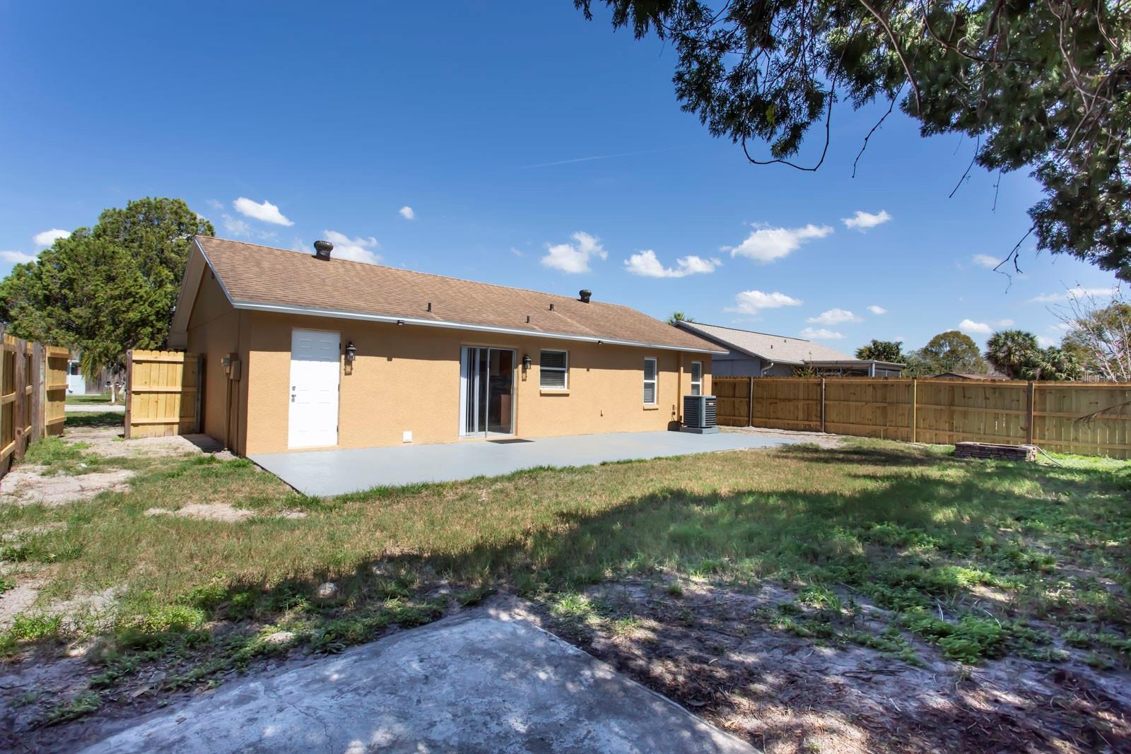 Listing photo id 17 for 7328 Carmel Avenue