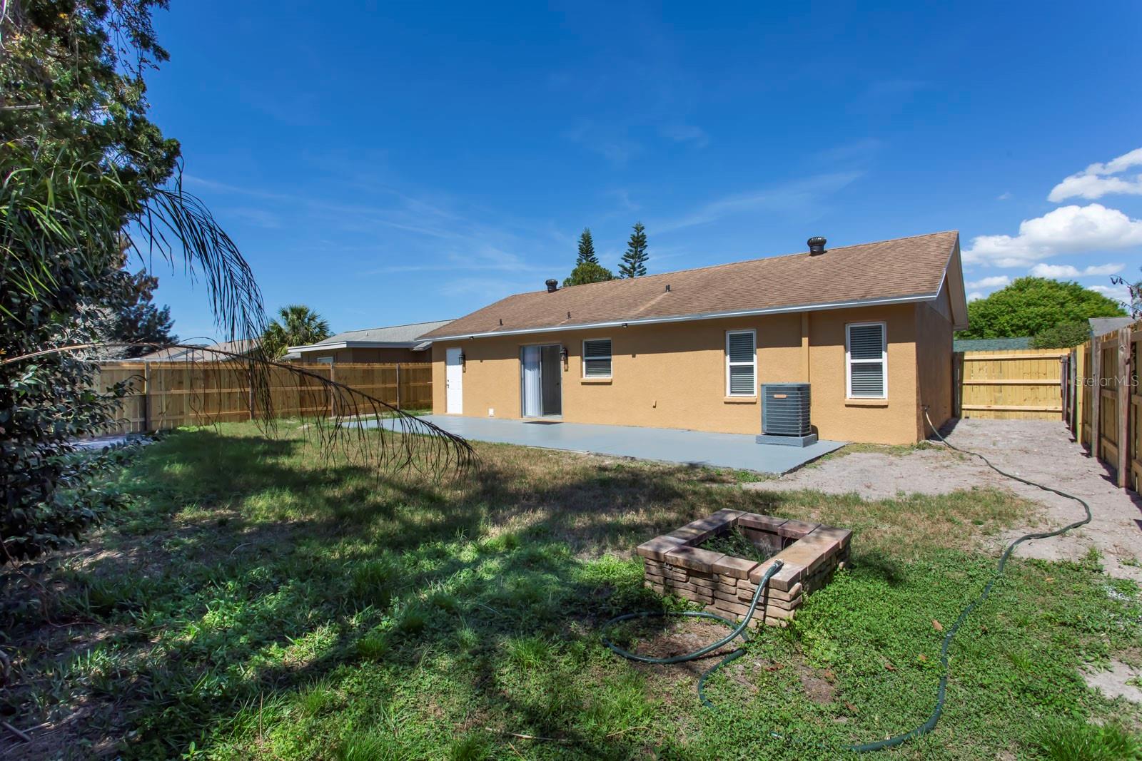 Listing photo id 19 for 7328 Carmel Avenue