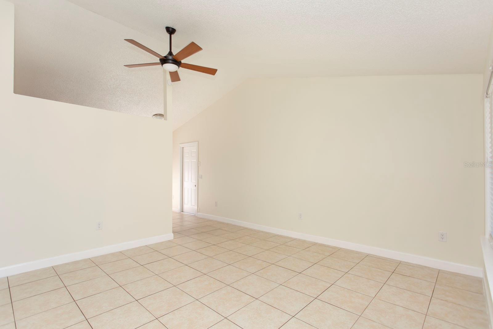 Listing photo id 2 for 7328 Carmel Avenue