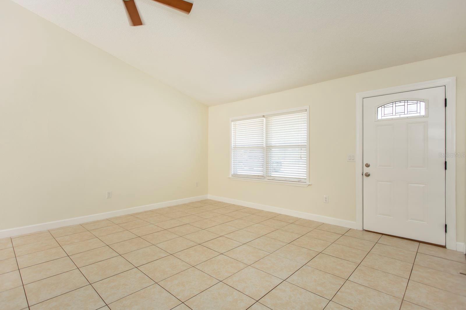 Listing photo id 4 for 7328 Carmel Avenue