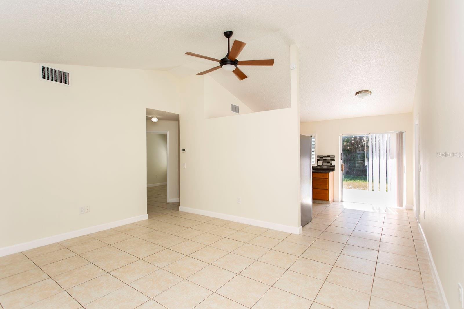 Listing photo id 5 for 7328 Carmel Avenue