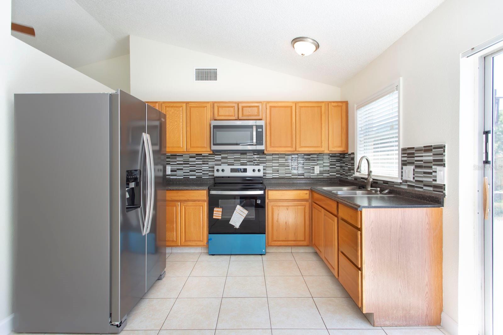 Listing photo id 7 for 7328 Carmel Avenue