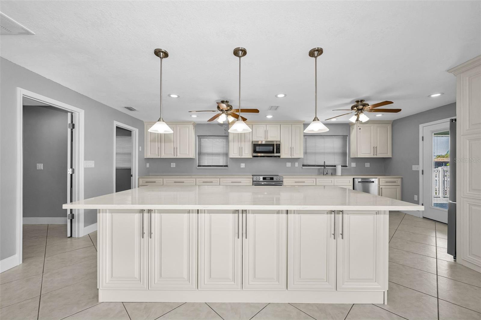 Image 11 of 99 For 3355 Seaway Drive