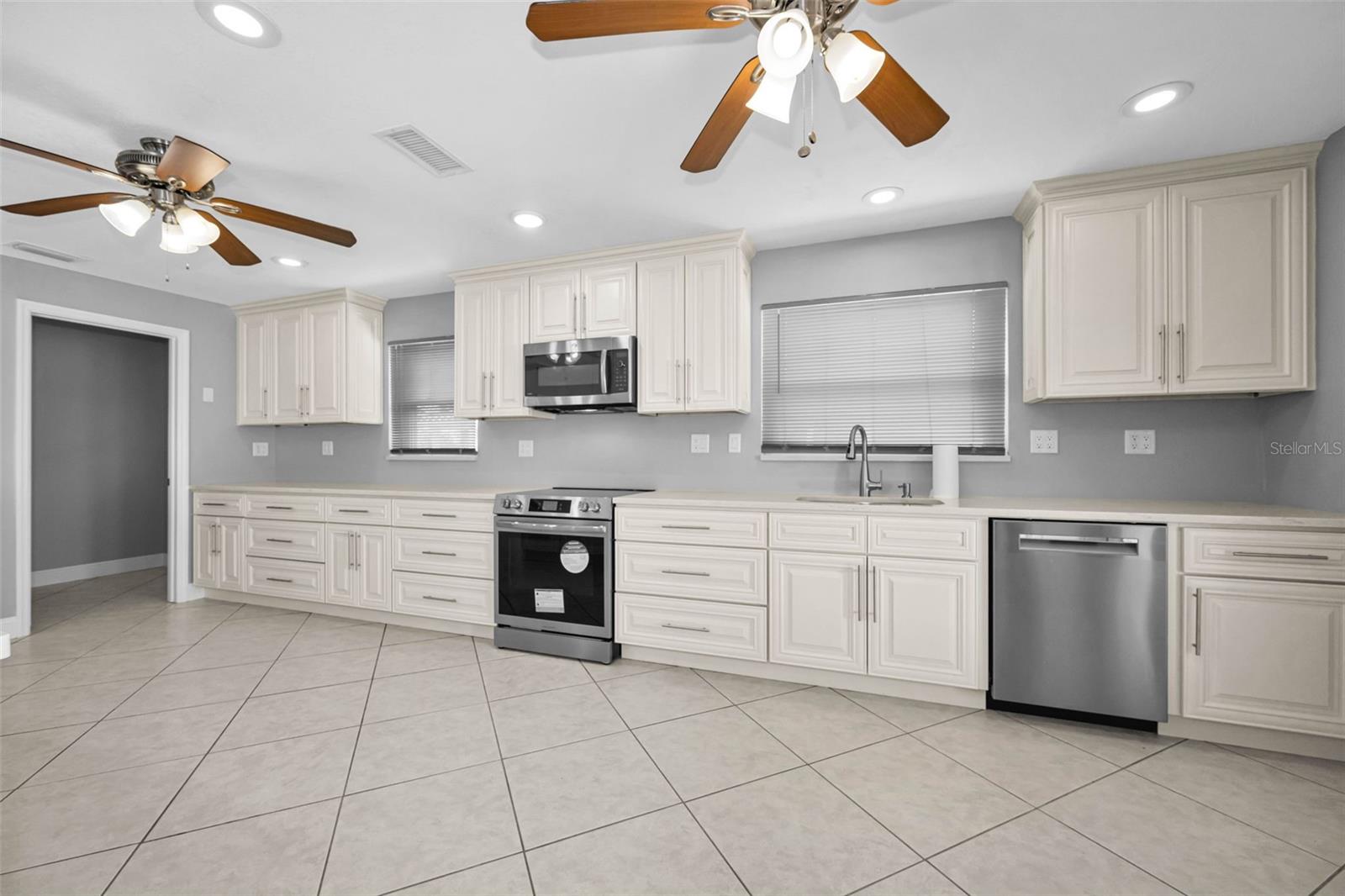 Image 15 of 99 For 3355 Seaway Drive