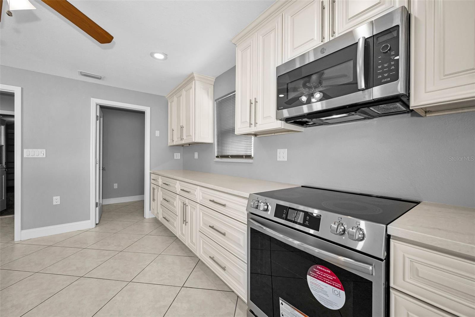 Image 16 of 99 For 3355 Seaway Drive