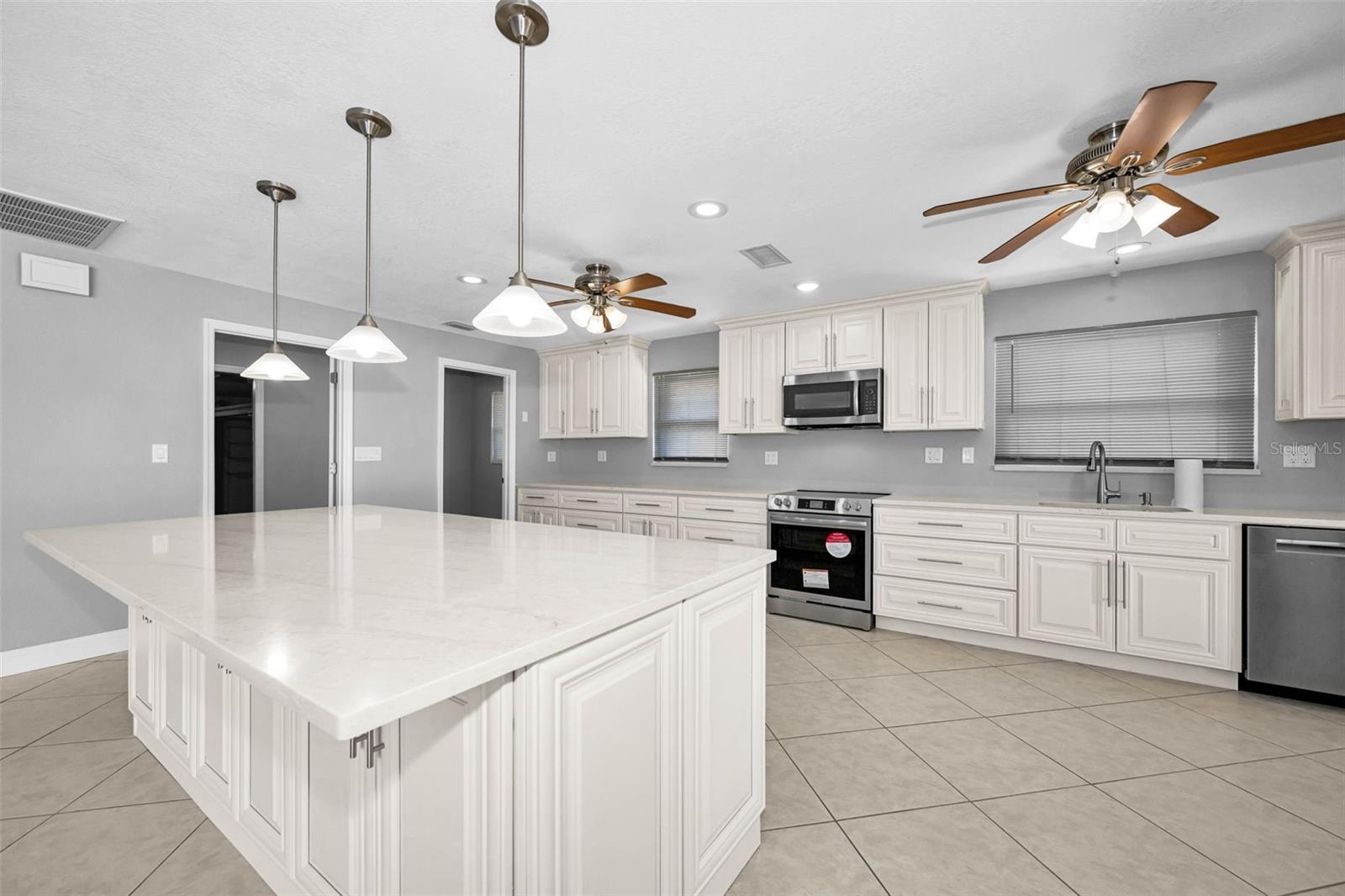 Image 17 of 99 For 3355 Seaway Drive