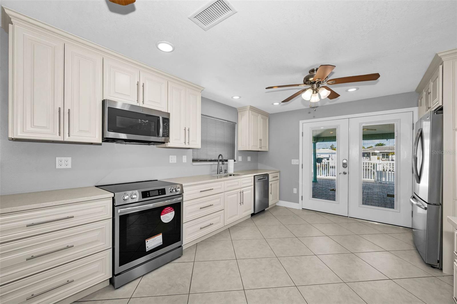 Image 19 of 99 For 3355 Seaway Drive