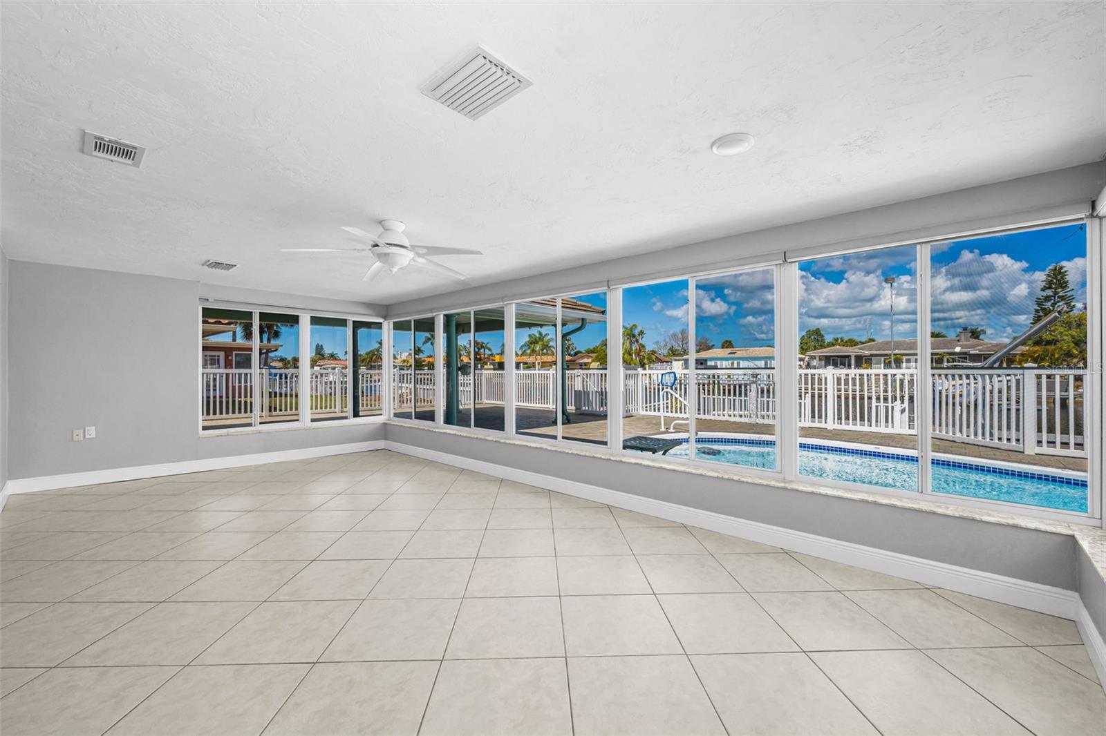 Image 21 of 99 For 3355 Seaway Drive