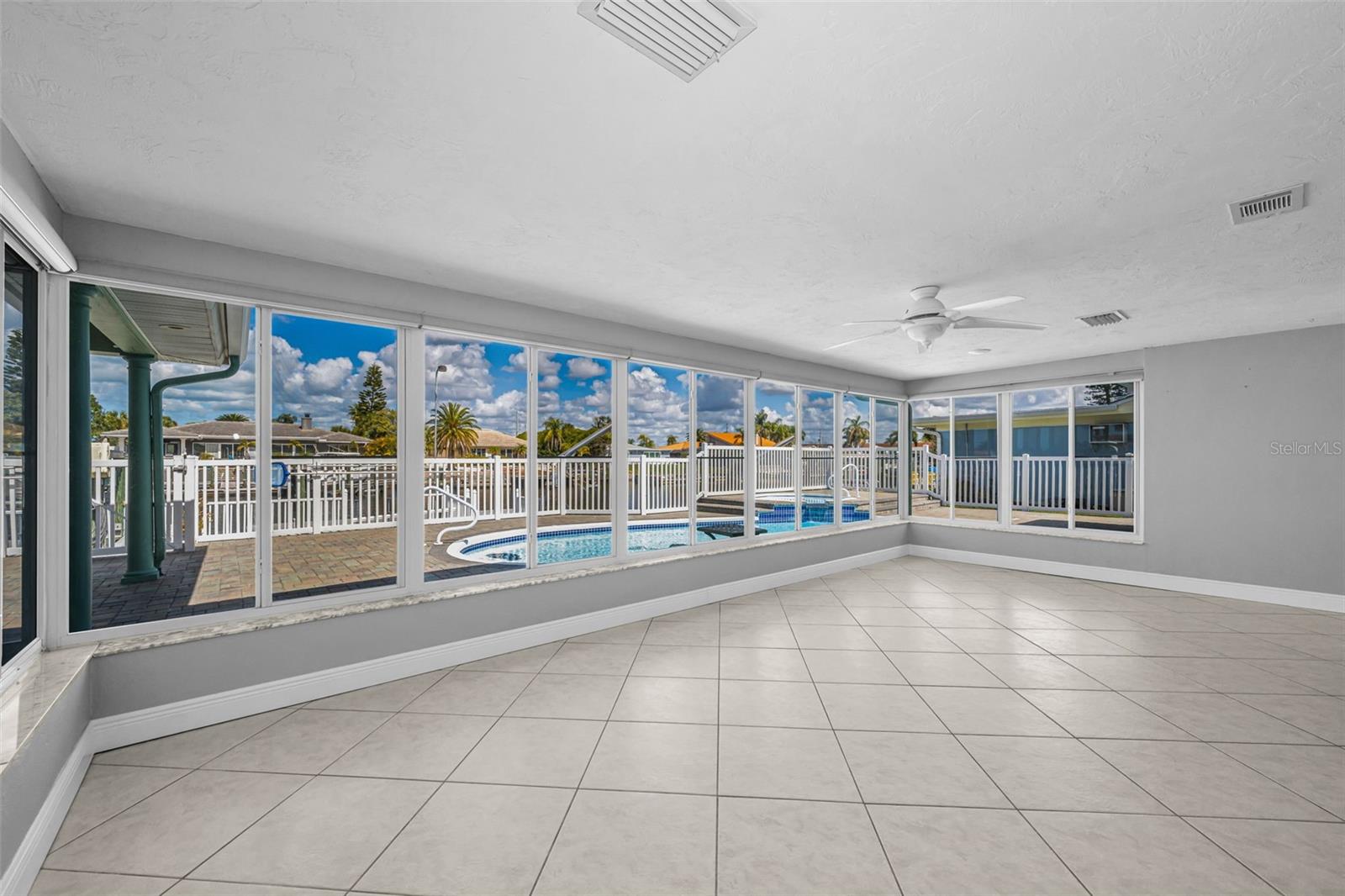 Image 22 of 99 For 3355 Seaway Drive