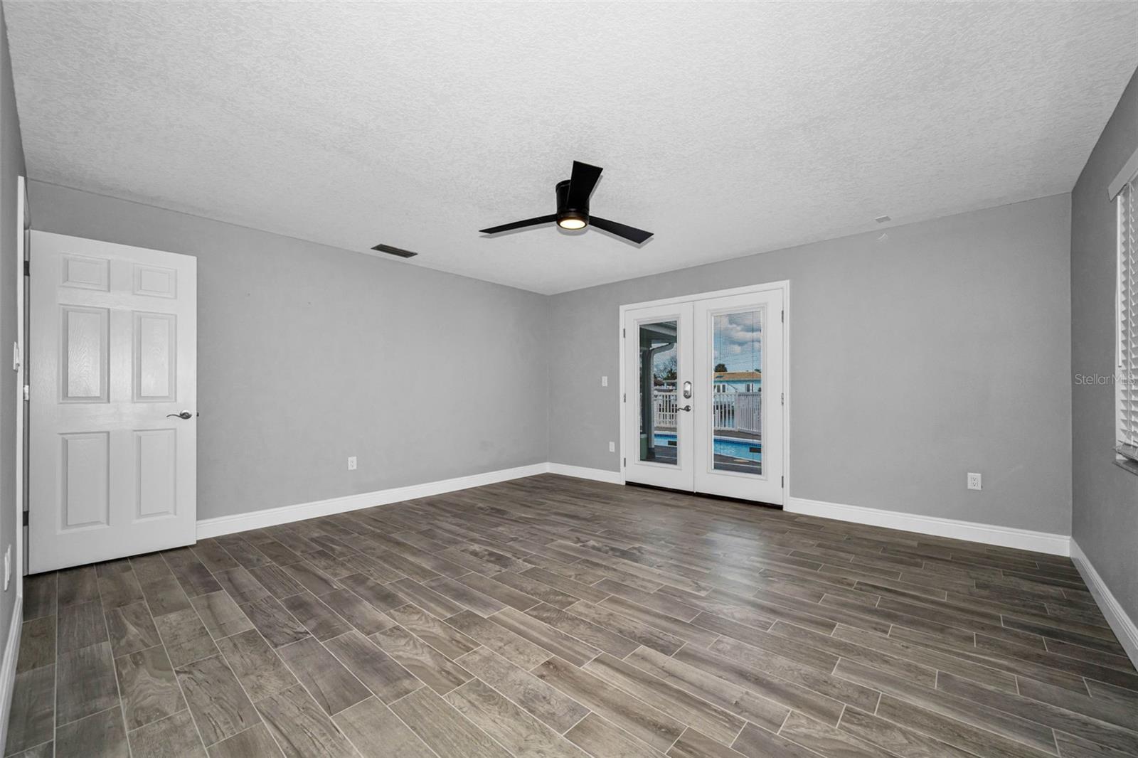 Image 26 of 99 For 3355 Seaway Drive