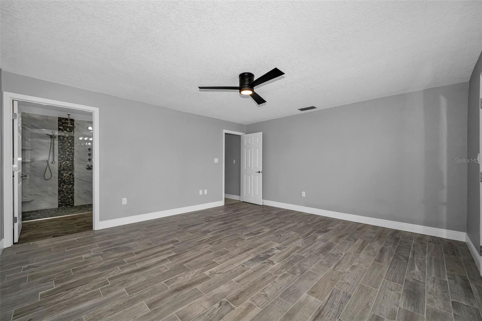 Image 27 of 99 For 3355 Seaway Drive