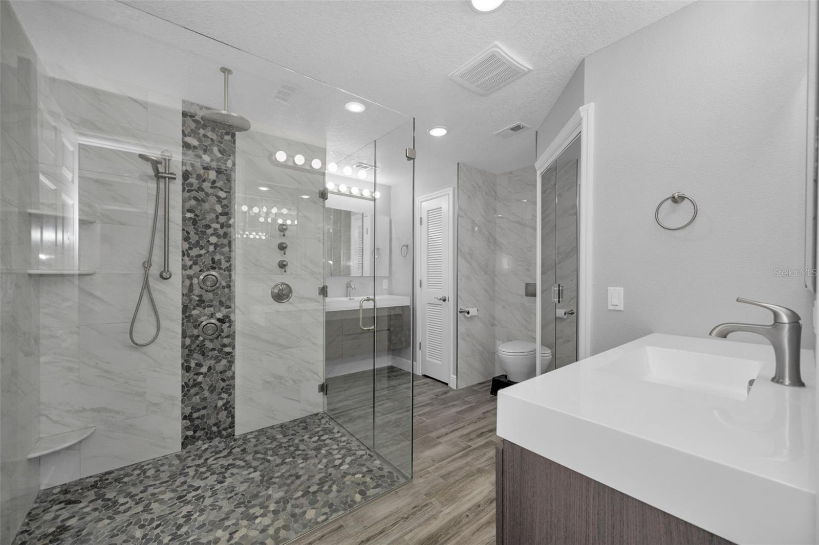 Image 28 of 99 For 3355 Seaway Drive