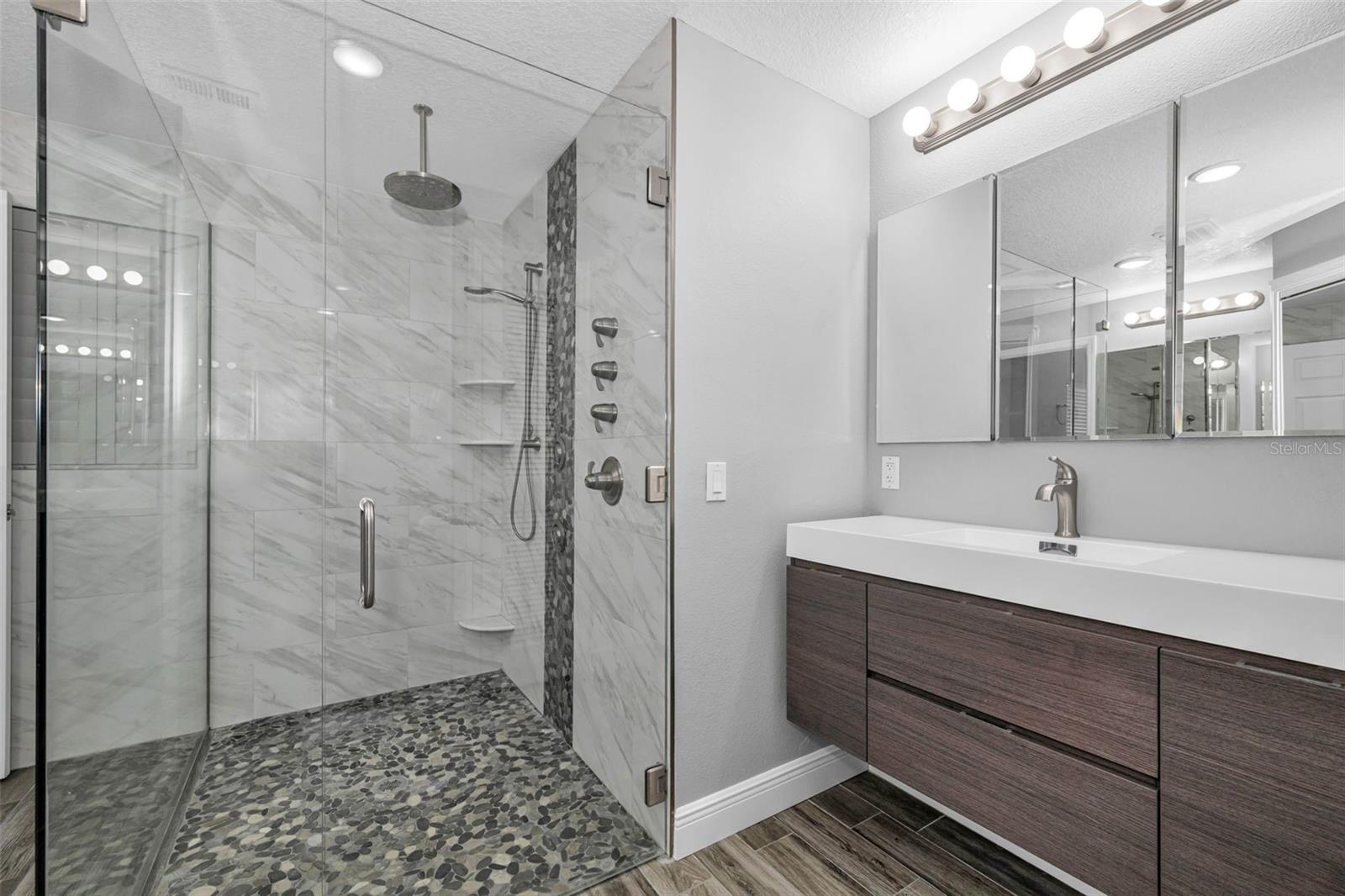 Image 29 of 99 For 3355 Seaway Drive